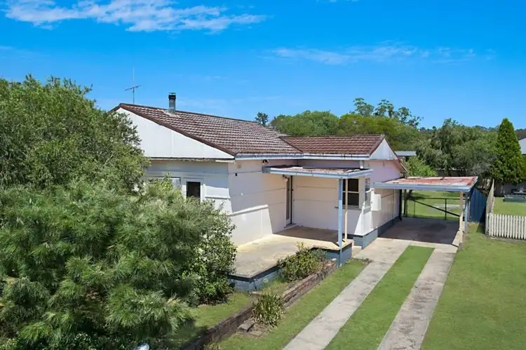 24 Lord Street, Dungog NSW 2420
