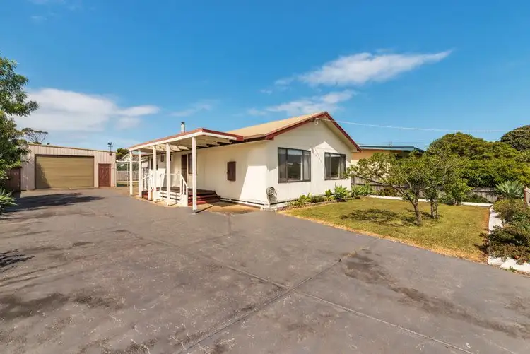 25 Coatsworth Avenue, St Leonards VIC 3223