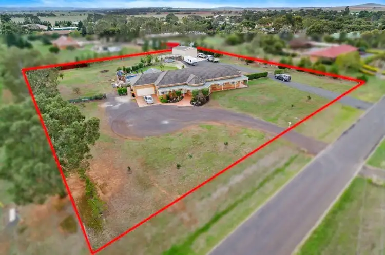 15 Knox Court, Kurunjang VIC 3337