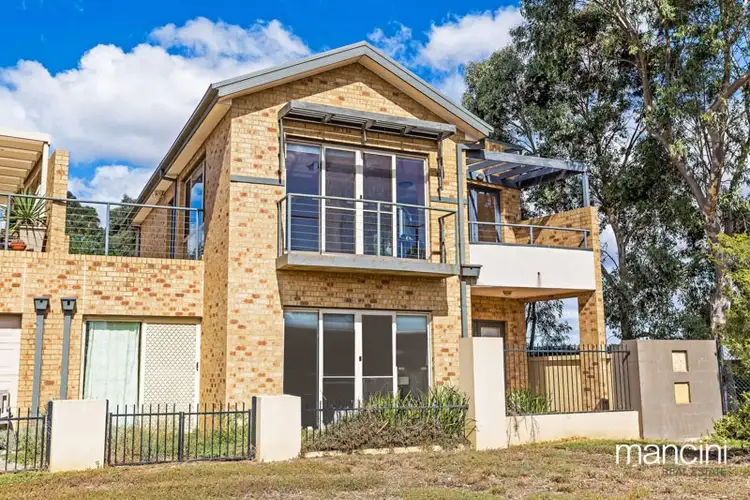 1/2 Lakeside Drive, Sanctuary Lakes VIC 3030
