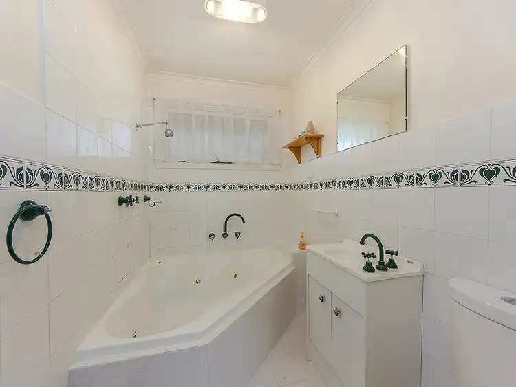 Seventh view of Homely house listing, 1 Lantana Court, St Albans VIC 3021