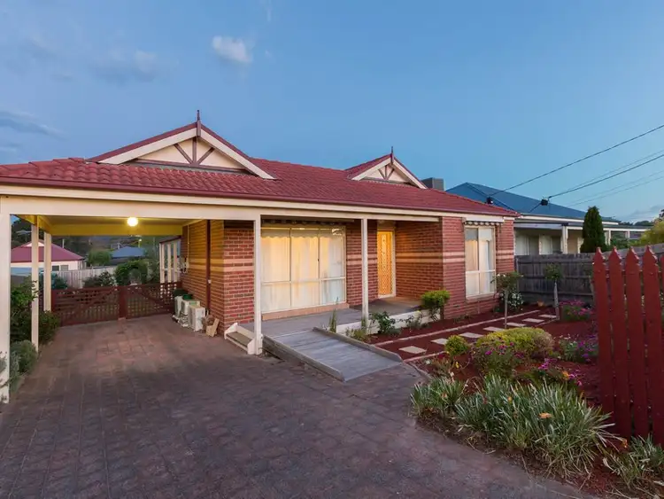211 Ninth Avenue, Rosebud VIC 3939