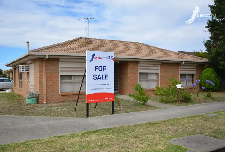Second view of Homely house listing, 27 Pembroke Crescent, Craigieburn VIC 3064