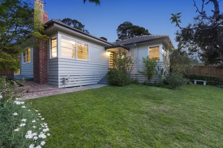 16 Vonadawn Avenue, Ringwood East VIC 3135