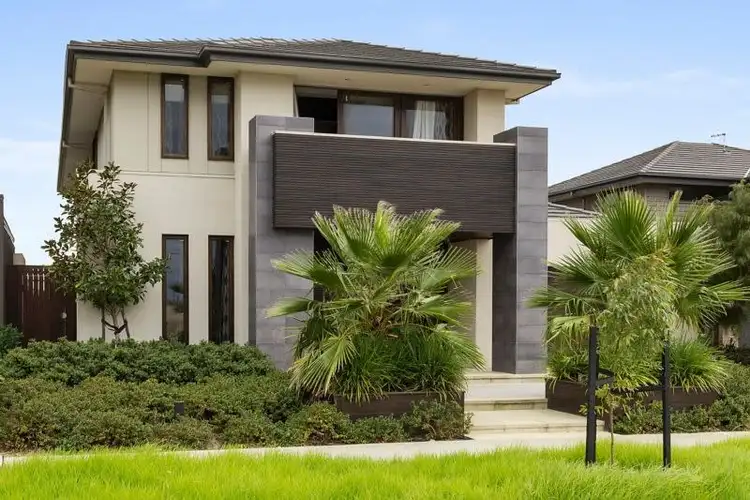 25 Winchcombe Way, Cranbourne North VIC 3977