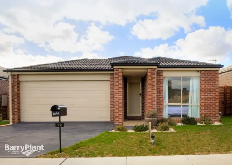 19 Braestar Street, Cranbourne VIC 3977