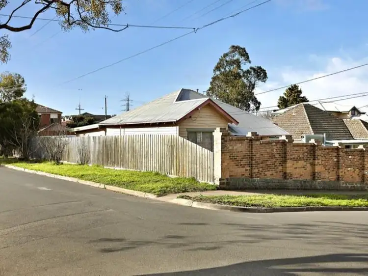 Second view of Homely house listing, 32 Oakland Street, Maribyrnong VIC 3032