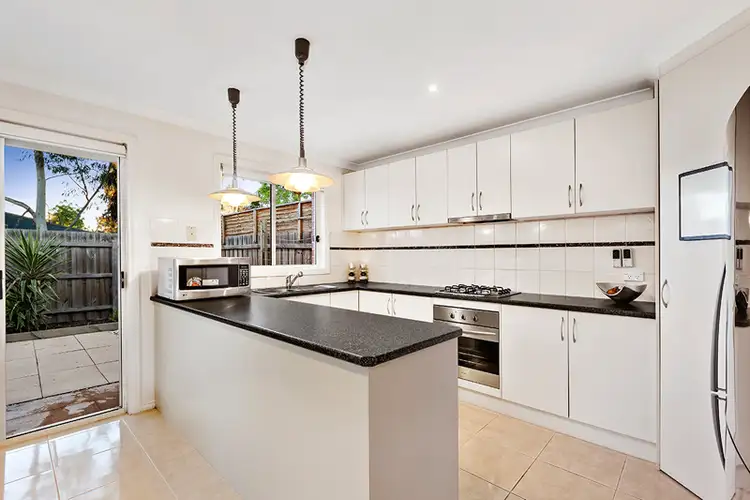 Main view of Homely townhouse listing, 2/90 Oriel Road, Ivanhoe VIC 3079