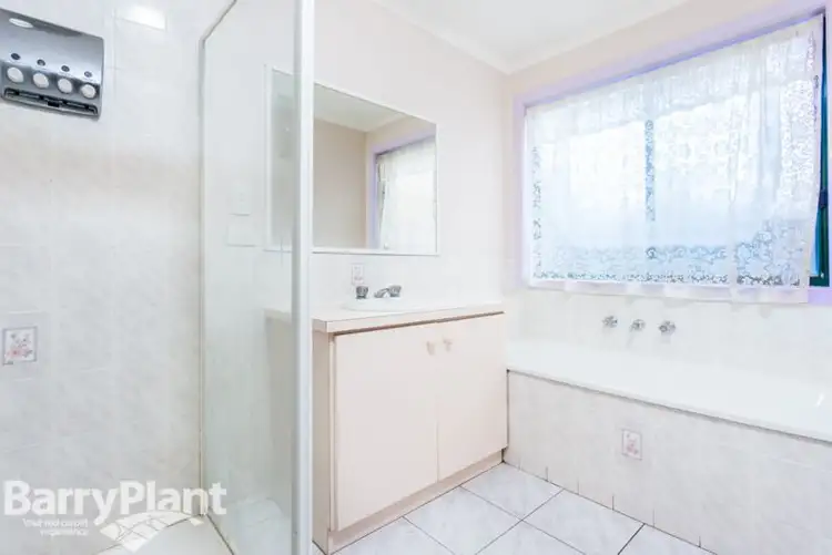 Fifth view of Homely house listing, 2 Dillon Court, Altona Meadows VIC 3028