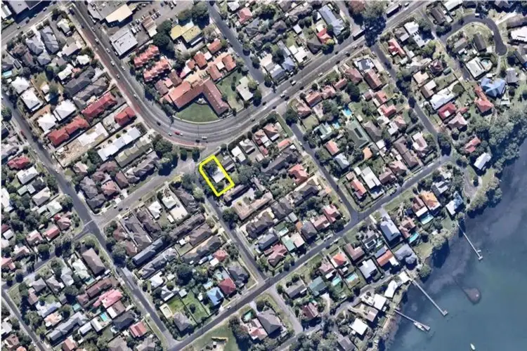 11 Victoria Street, East Gosford NSW 2250