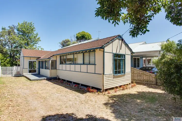 70 Seventh Ave, Rosebud VIC 3939