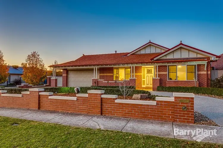 19 Kirribilli Boulevard, Taylors Hill VIC 3037