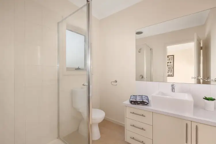 Sixth view of Homely house listing, 2/94 Purinuan Road, Reservoir VIC 3073