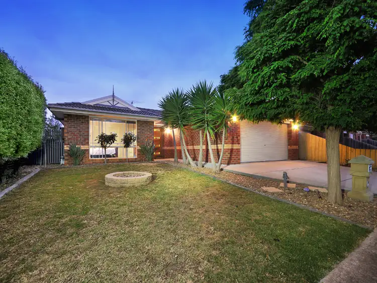 16 Aneta Avenue, Hillside VIC 3037