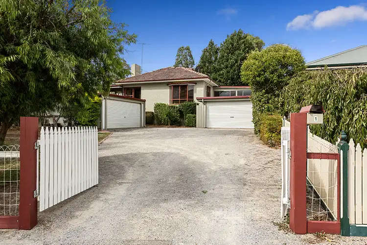 1 Kamarooka Drive, Wattle Glen VIC 3096