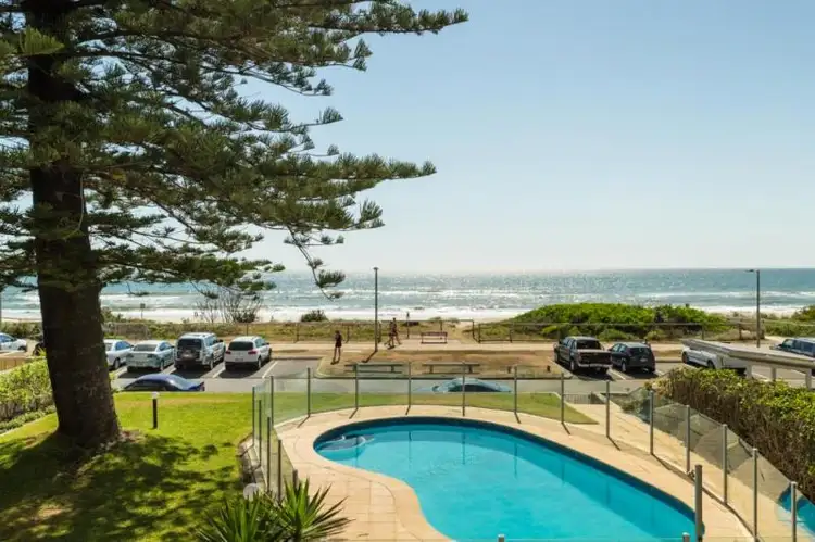 @/90 OLD BURLEIGH ROAD, Broadbeach QLD 4218