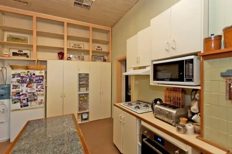 Seventh view of Homely house listing, 6 Clive Court, Table Top NSW 2640