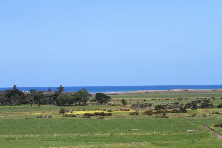 18 Pinetree Court, Seaspray VIC 3851
