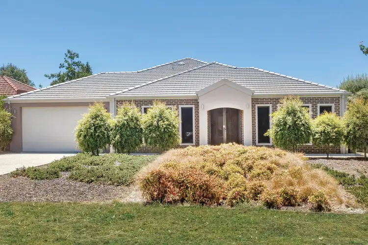 12 Stirling Drive, Lake Gardens VIC 3355