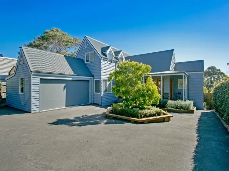 17 Hooper Grove
