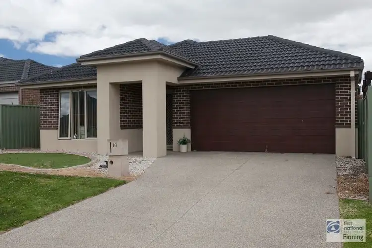 16 Edmund Street, Pakenham VIC 3810