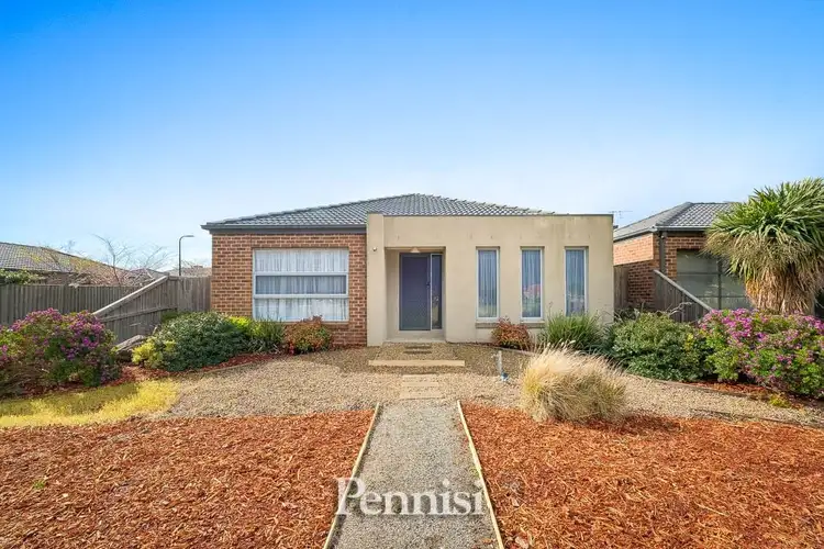 8 Earlsferry Lane, Deer Park VIC 3023