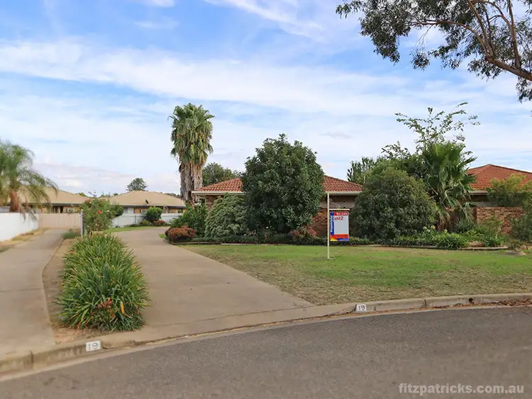 Main view of Homely unit listing, 2/19 Incarnie Crescent, Wagga Wagga NSW 2650
