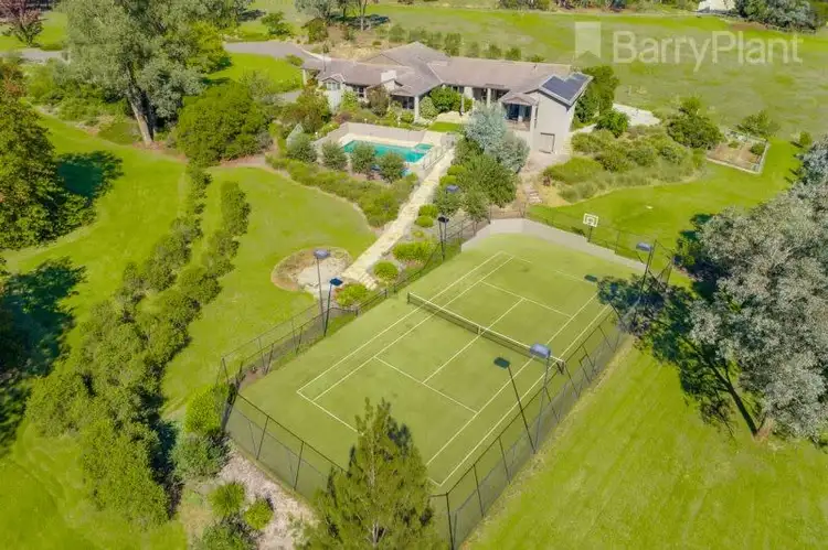 Main view of Homely house listing, 2 Joslyn Drive, Research VIC 3095