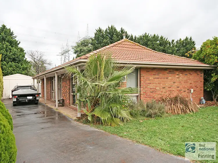 32 Strafford Avenue, Cranbourne VIC 3977