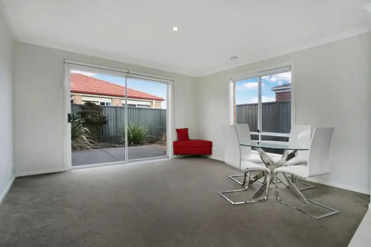 15 Duncombe Park Way, Deer Park VIC 3023