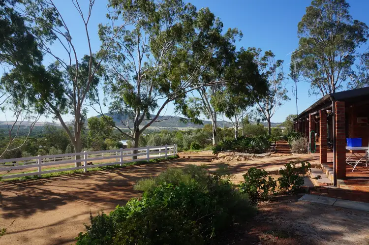 2 Sidney Road, York WA 6302