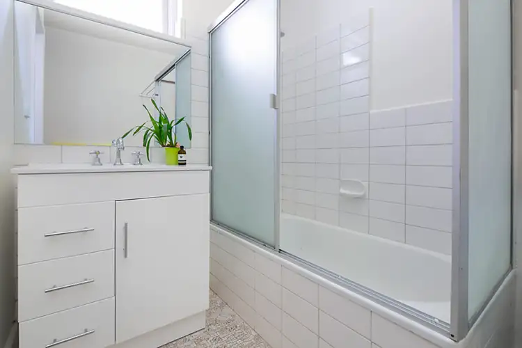 Fifth view of Homely apartment listing, 6/119 Keon Street, Thornbury VIC 3071