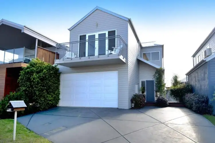 10 Gibson Grove, St Leonards VIC 3223