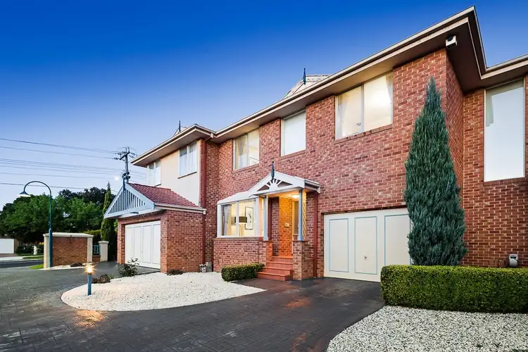 2/10 George Street, Doncaster East VIC 3109