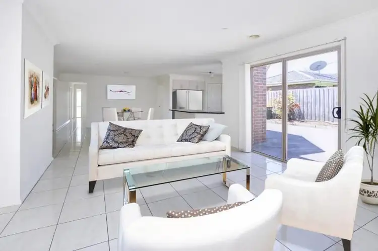 7 Garnet Close, Skye VIC 3977