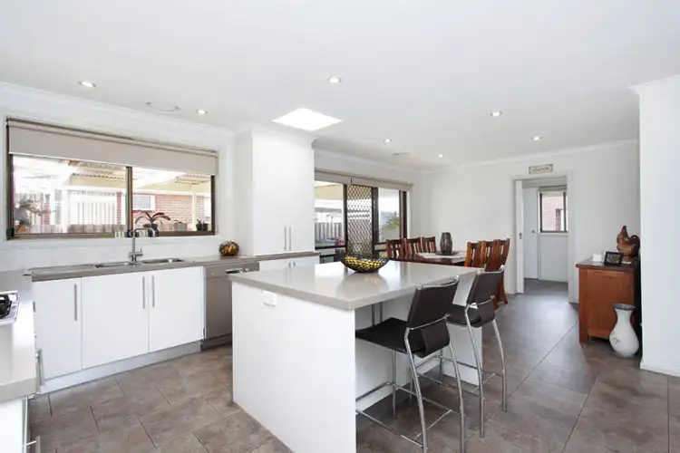 22 Prior Avenue, Gladstone Park VIC 3043