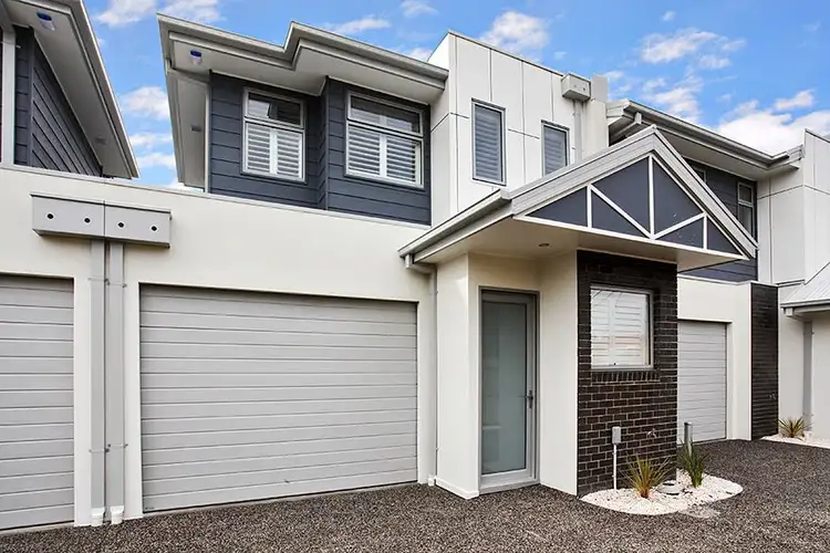 2/8 Duke Street, Altona North VIC 3025