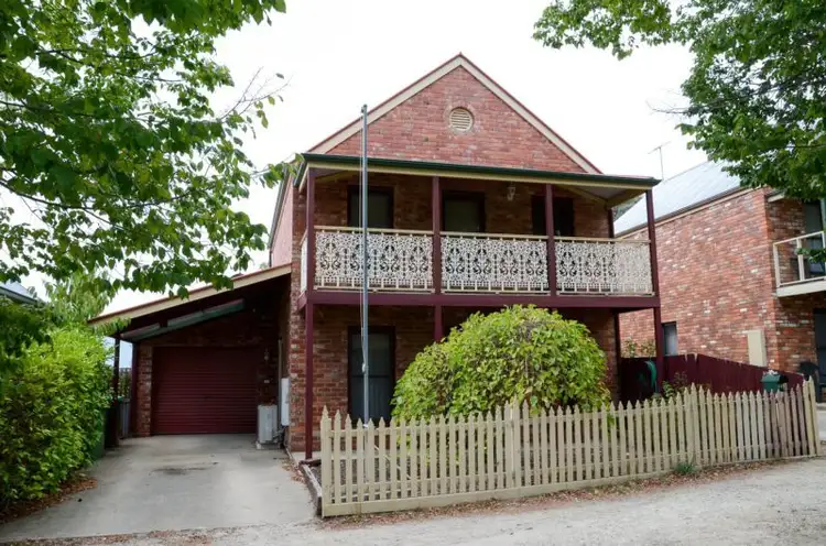 2/4 Church Street, Beechworth VIC 3747