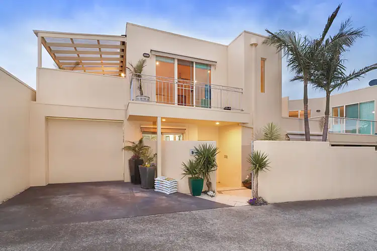 Main view of Homely townhouse listing, 2/21 Bowman Street, Aspendale VIC 3195