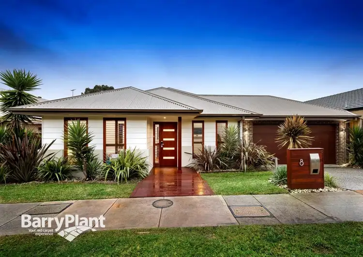 8 Lake Front Mews, Doreen VIC 3754