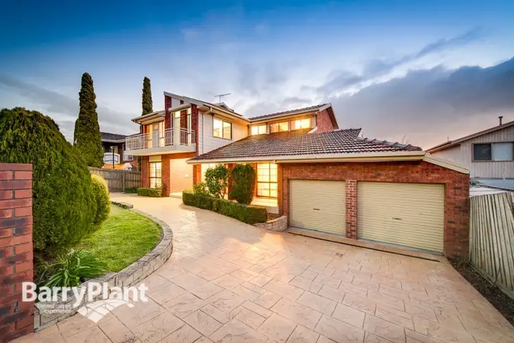 4 Johnson Place, Endeavour Hills VIC 3802