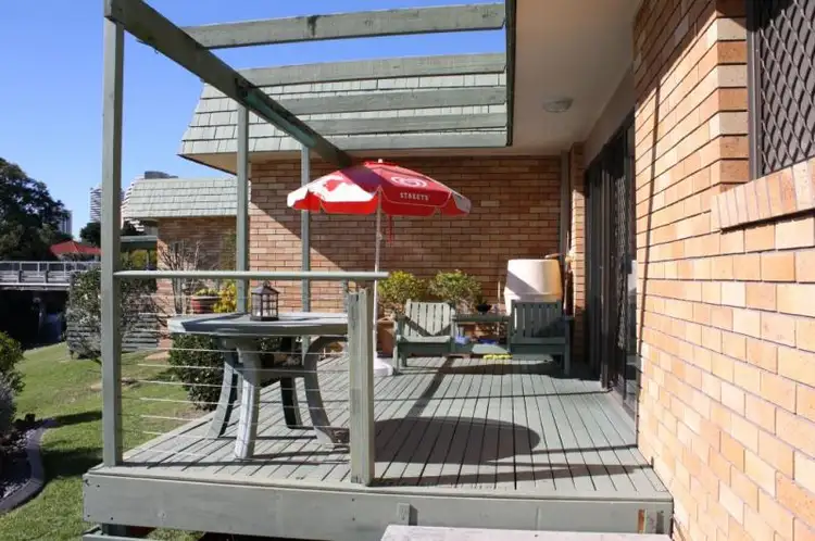 4/37 Hooker Boulevard, Broadbeach Waters QLD 4218