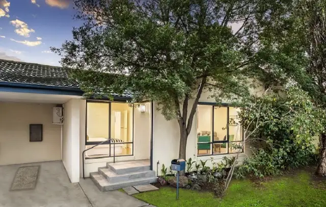 2/72 Holyrood Street, Hampton VIC 3188