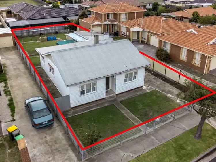 12 Vule Street, St Albans VIC 3021
