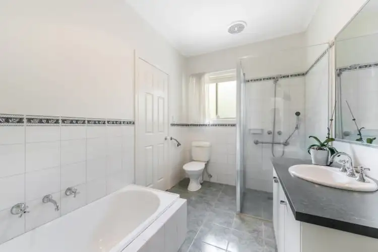 Sixth view of Homely unit listing, 2/11 Roslyn Street, Strathmore VIC 3041