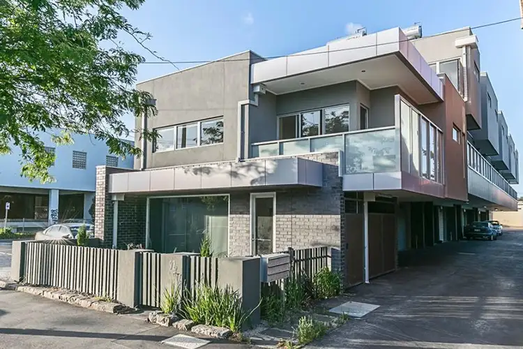 2/92 Paisley Street, Footscray VIC 3011