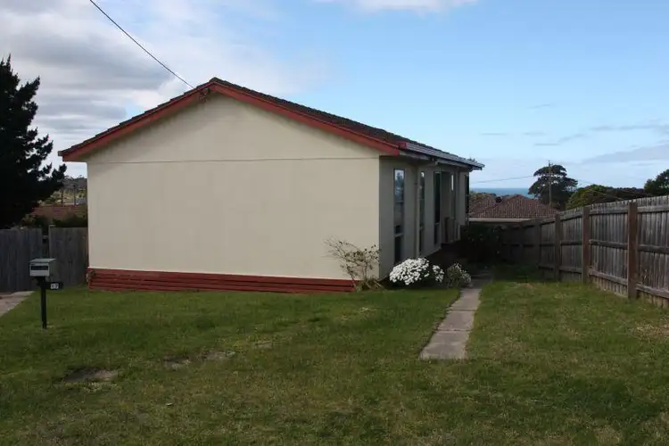 17 Archer Court, Lakes Entrance VIC 3909