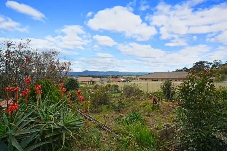 37 Warrigal Street, Nowra NSW 2541