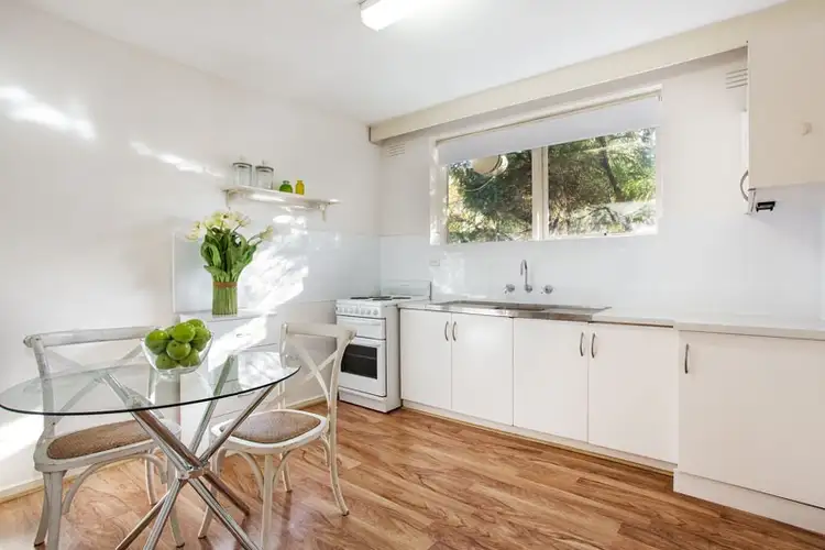 2/32 Finsbury Street, Flemington VIC 3031