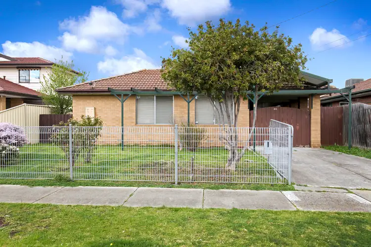 16 Cassandra Drive, Gladstone Park VIC 3043